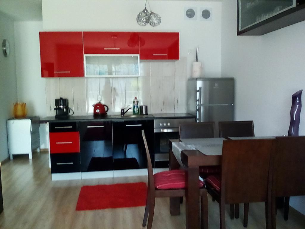 Karmazynowy Apartament Nad Morzem Apartment Kolobrzeg Bagian luar foto